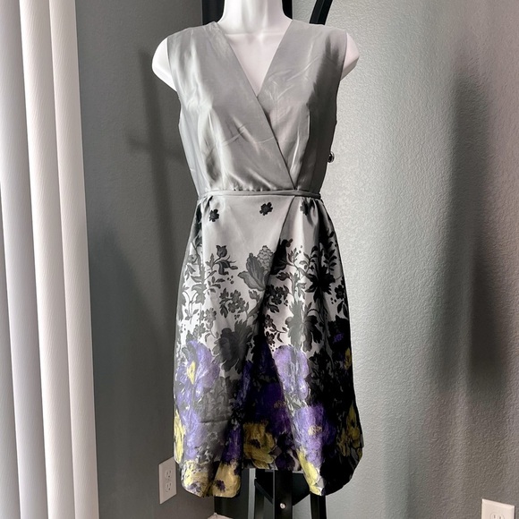 Dresses & Skirts - Boutique Floral Dress NWT​